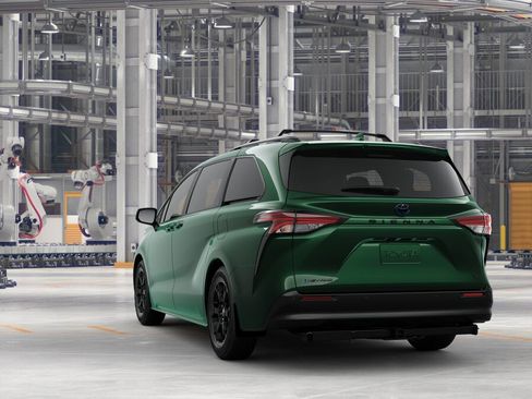New 2025 Toyota Sienna XLE Woodland Edition image 7