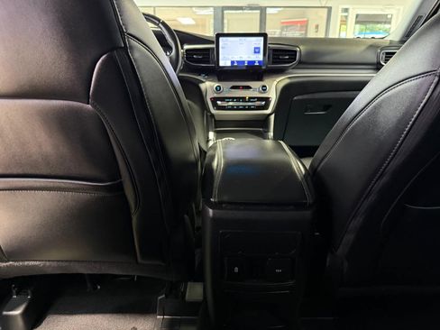 Used 2023 Ford Explorer XLT w/ Equipment Group 202A AWD/4WD image 18