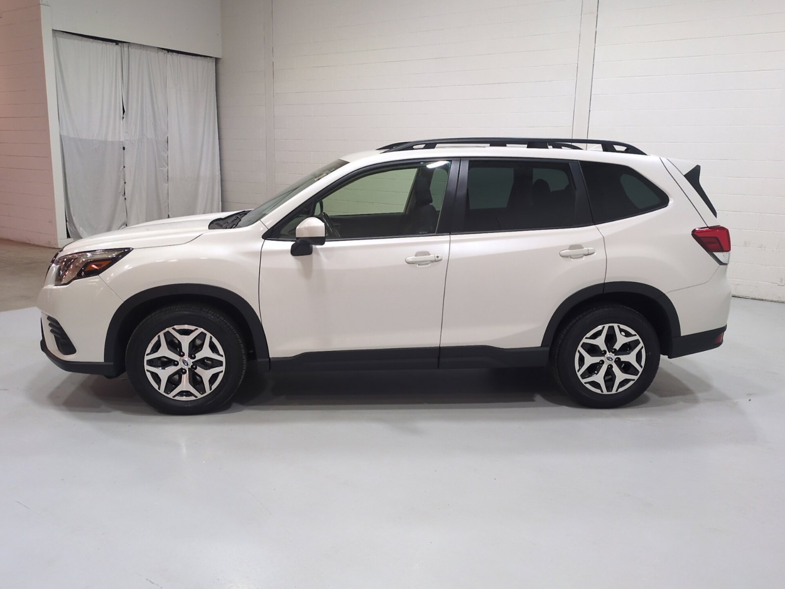 Used 2023 Subaru Forester Premium AWD/4WD image 6