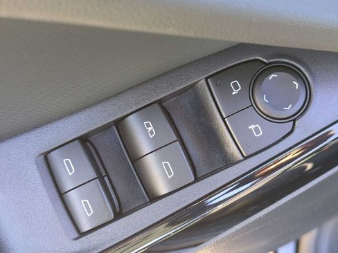Used 2026 Chevrolet Equinox LT w/ Convenience Package II FWD image 11