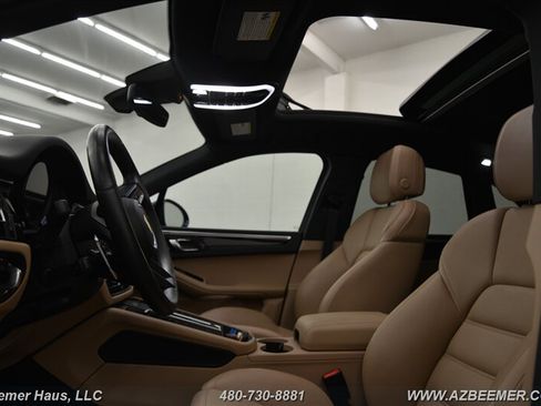 Used 2023 Porsche Macan AWD/4WD image 36