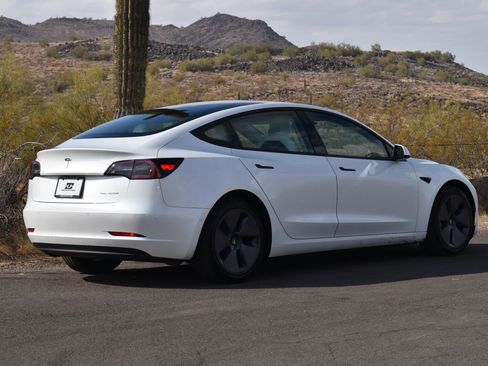 Used 2022 Tesla Model 3 Long Range AWD/4WD image 7