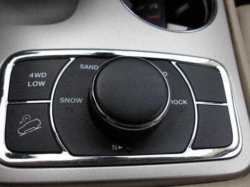 Used 2014 Jeep Grand Cherokee Limited w/ Luxury Group II image 16