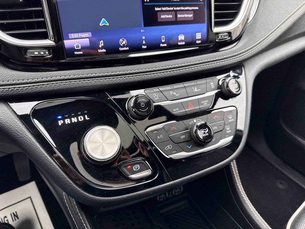 Used 2025 Chrysler Pacifica Limited FWD image 37