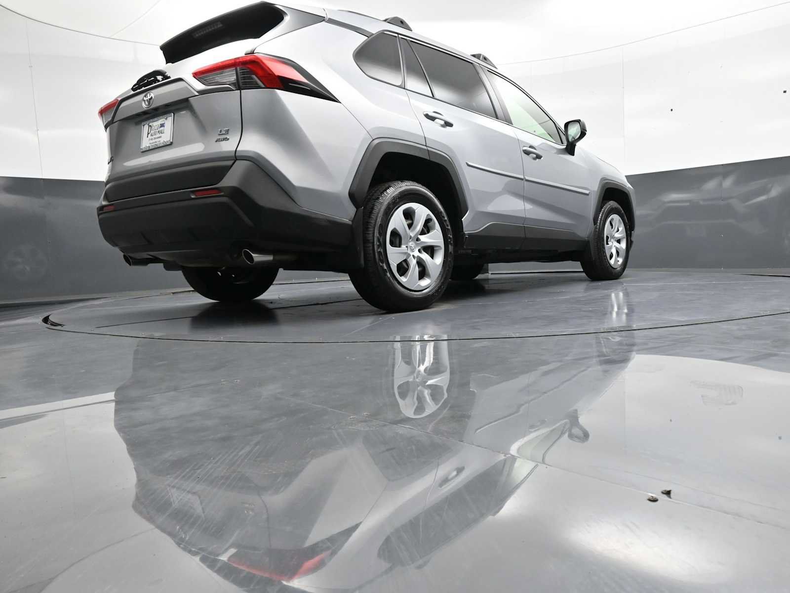 Used 2021 Toyota RAV4 LE AWD/4WD image 28
