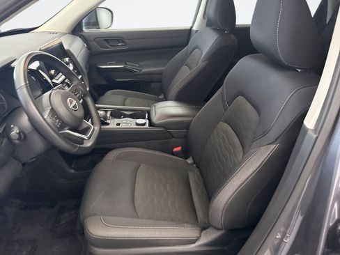 Used 2025 Nissan Pathfinder SV AWD/4WD image 11
