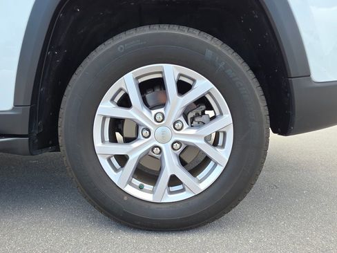 Used 2022 Jeep Grand Cherokee Limited w/ Luxury Tech Group II image 16