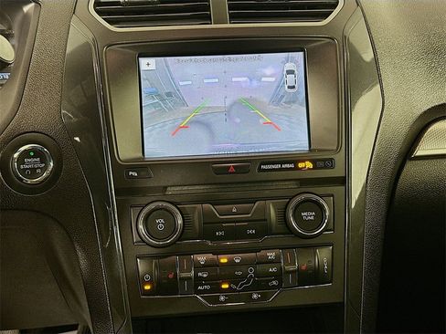 Used 2018 Ford Explorer XLT w/ Equipment Group 202A image 14