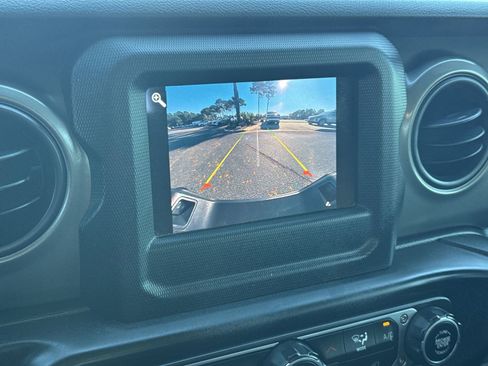 Used 2022 Jeep Gladiator Sport image 24