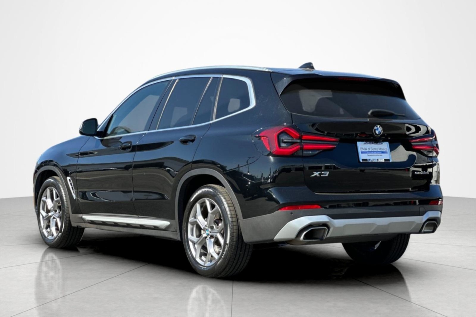 Used 2023 BMW X3 sDrive30i RWD image 3