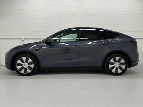 Used 2023 Tesla Model Y Long Range image 3