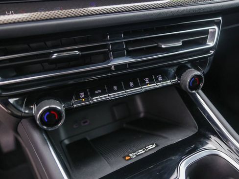 Used 2025 Chevrolet Traverse High Country image 18