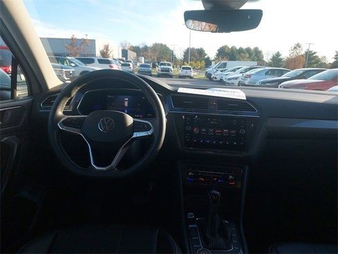 Used 2022 Volkswagen Tiguan SE image 20