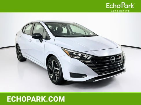 Used 2025 Nissan Versa SR FWD image 1