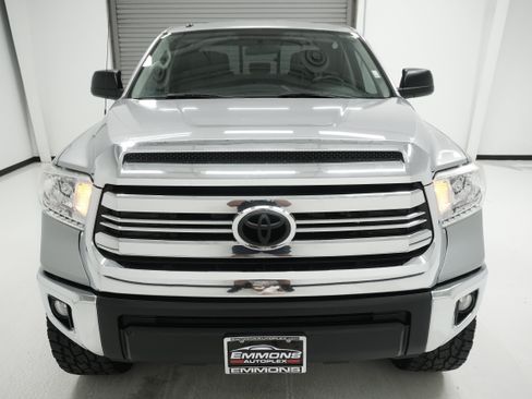 Used 2016 Toyota Tundra SR5 w/ Tow Package RWD image 2