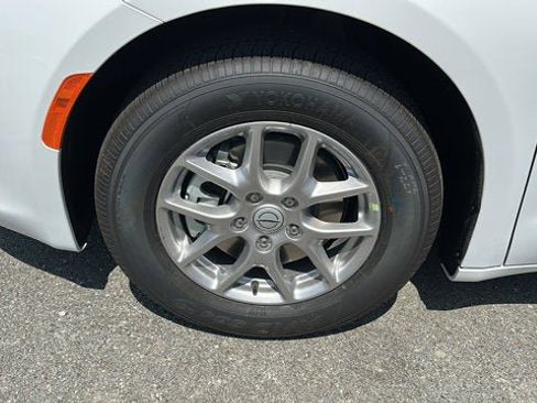 New 2026 Chrysler Voyager LX image 5