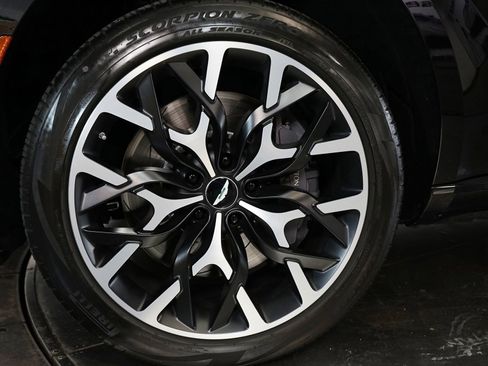 Used 2021 Aston Martin DBX image 9