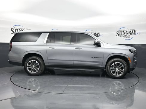 Used 2026 Chevrolet Suburban LT w/ Comfort Package RWD image 10