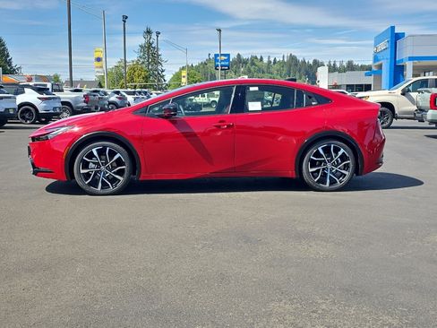 New 2026 Toyota Prius Plug-In Hybrid FWD image 6