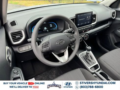 New 2026 Hyundai Venue SE image 2