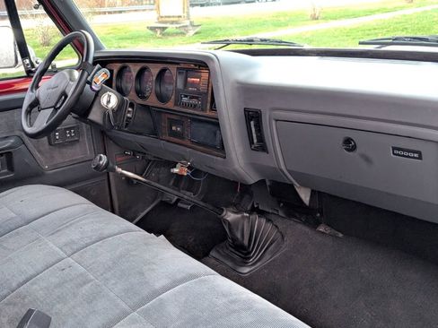 Used 1992 Dodge D/W Truck 250 image 7