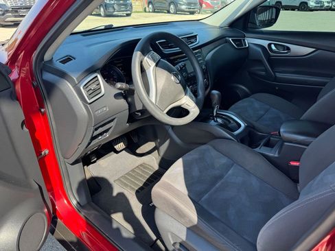Used 2016 Nissan Rogue SV image 30