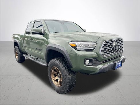 Used 2021 Toyota Tacoma TRD Off-Road w/ TRD Premium Off Road Package AWD/4WD image 5