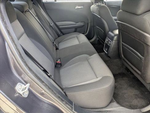 Used 2015 Dodge Charger SE w/ Sport Appearance Group image 19