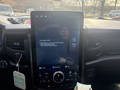 Used 2024 Ford Expedition Limited image 10