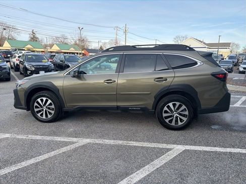 Used 2024 Subaru Outback Premium image 3
