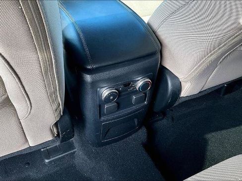 Certified 2022 Ford Explorer 4WD image 34