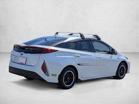 Used 2022 Toyota Prius Prime LE FWD image 5