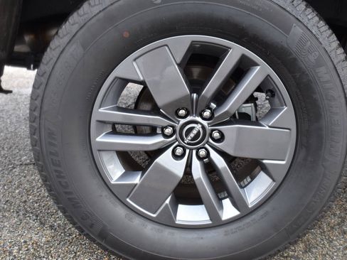 Used 2025 Nissan Frontier SV RWD image 14