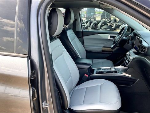 Used 2021 Ford Explorer XLT w/ Equipment Group 202A RWD image 30