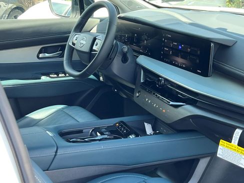 Used 2025 Nissan Murano Platinum w/ Cargo Package AWD/4WD image 11