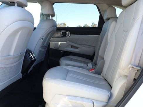 Used 2022 Kia Sorento SX Prestige w/ Panoramic Sunroof Package image 10