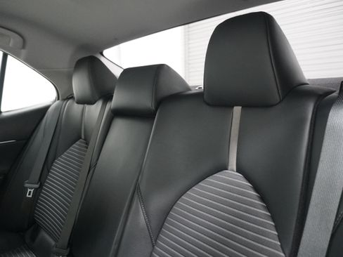 Used 2023 Toyota Camry SE FWD image 13
