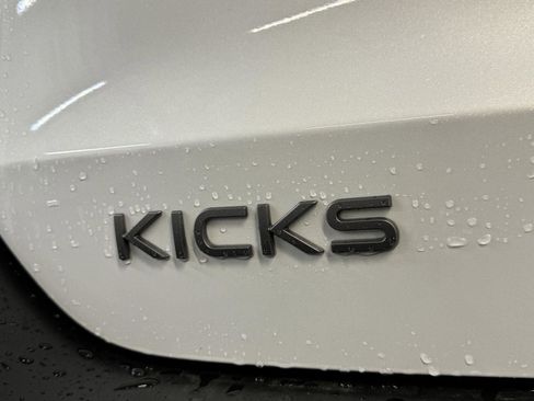 Used 2025 Nissan Kicks SV image 7