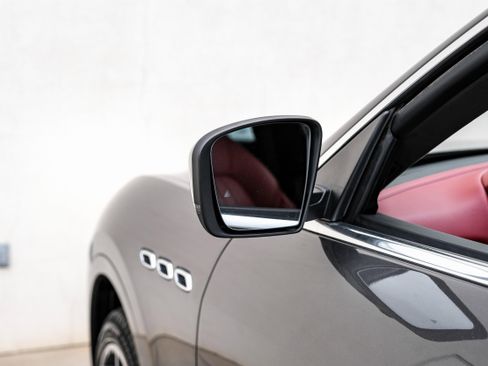 Used 2017 Maserati Levante w/ Luxury Package image 40