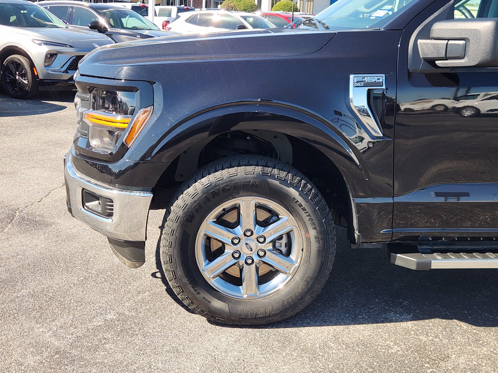 Used 2025 Ford F150 XLT w/ Equipment Group 301A Standard AWD/4WD image 9