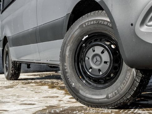 Used 2025 Mercedes-Benz Sprinter 2500 image 8