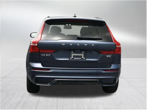 Used 2024 Volvo XC60 B5 Plus AWD/4WD image 4