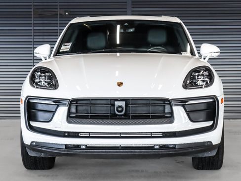 Used 2023 Porsche Macan image 8