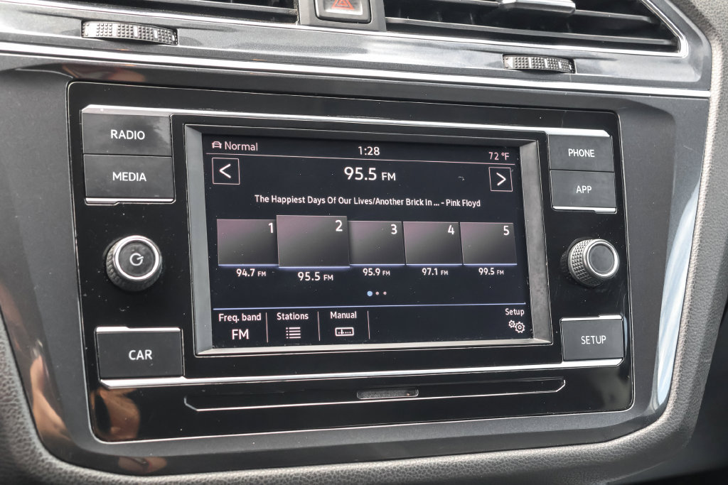 Used 2018 Volkswagen Tiguan S w/ 3rd Row Seat Package AWD/4WD image 21