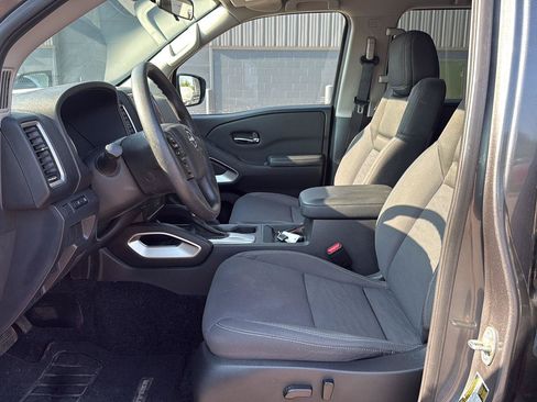 Used 2023 Nissan Frontier SV w/ Tow Package AWD/4WD image 9