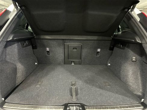 Certified 2025 Volvo XC40 B5 Plus image 27