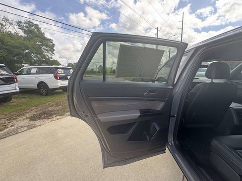 Used 2021 Volkswagen Atlas Cross Sport SE image 28
