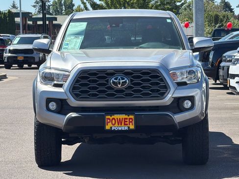 Used 2020 Toyota Tacoma TRD Off-Road w/ Technology Package AWD/4WD image 9