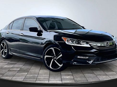 Used 2017 Honda Accord Sport image 3