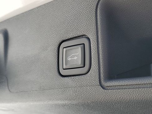 Used 2023 GMC Terrain SLT w/ LPO, Floor Liner Package AWD/4WD image 12